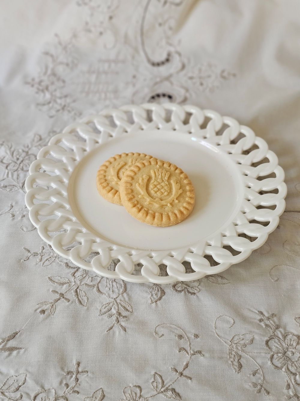 Antique White Keepsake Dessert Plate with Lattice Trim