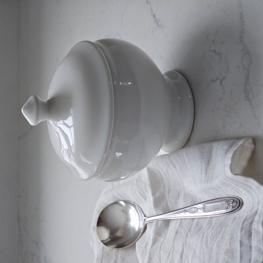 Round White Soup Bowl with Lid