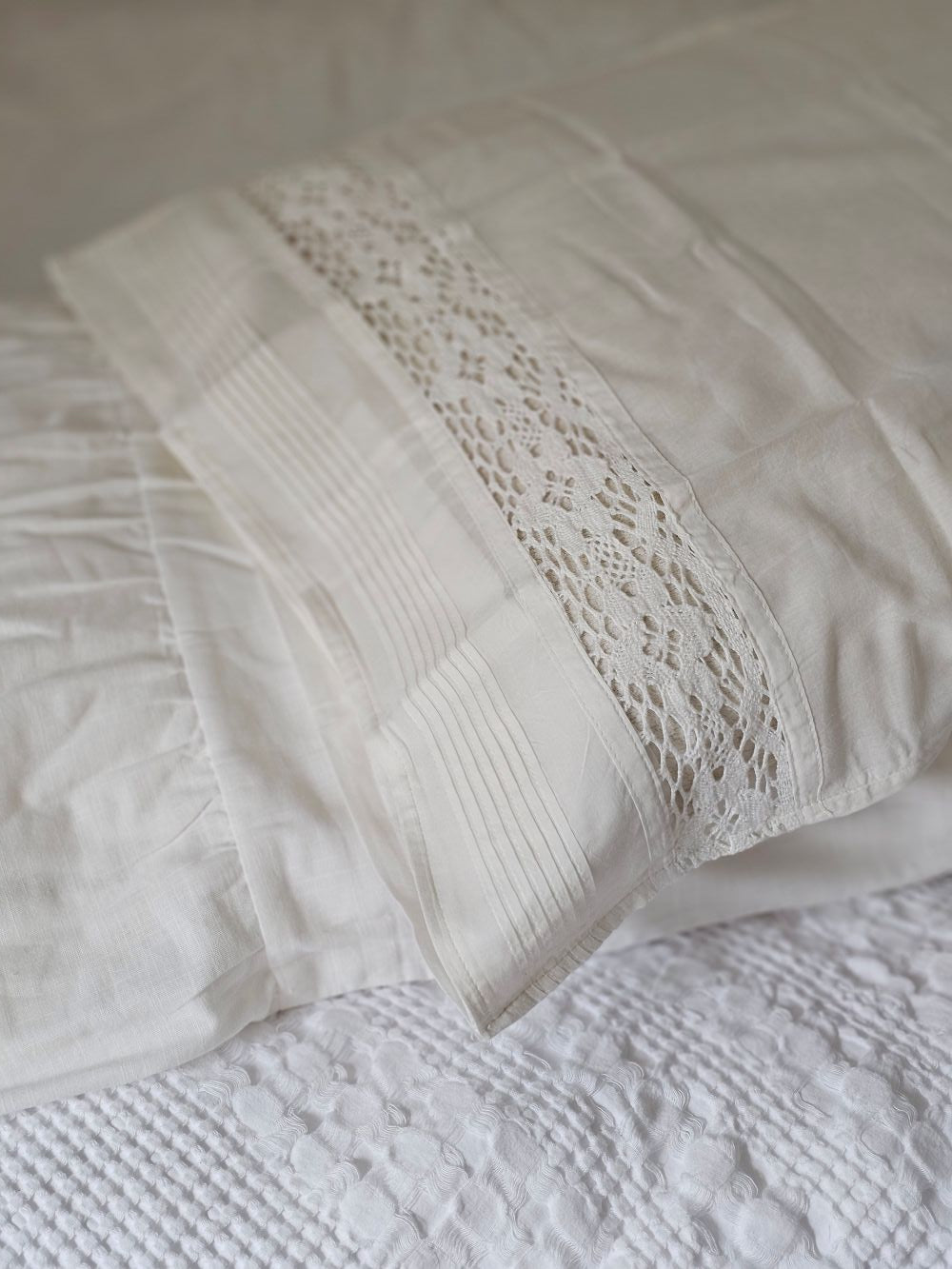 Vintage Style Crochet Lace and Pleated Edge Pillowcase Set Ivory